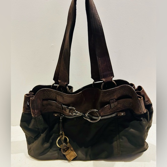 Gorgeous Miu Miu leather trimmed bag with cool hardware. Excellent condition - Picture 2 of 10